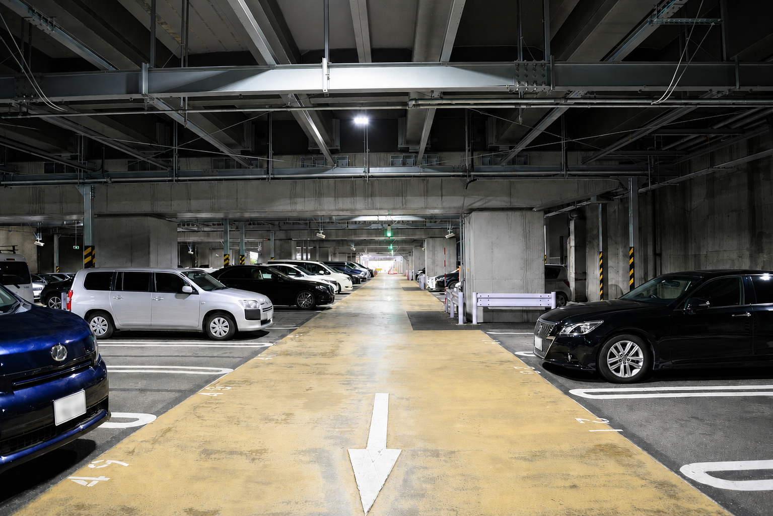 既存の配線を活かしてコストを最小化。地下駐車場の監視システムをフルHDネットワークカメラへ改修