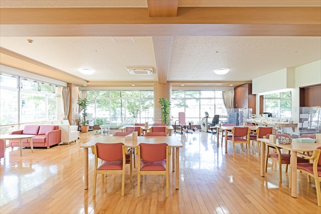 「見えない」がリスクになる前に。既設カメラを活かして、介護施設の安心を守る監視カメラシステム